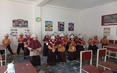 Hari Ketiga MATAMUDA MI Darul Ulum II Tembokrejo Muncar: Menumbuhkan Disiplin dan Merajut Harapan Bersama Melalui Pohon Impian Kelas